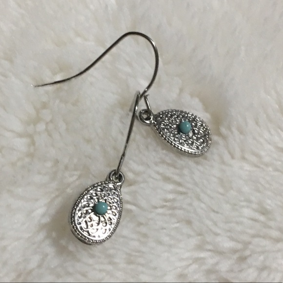 5 Kisses Boutique Jewelry - 5⭐️Rated Silver Turquoise Teardrop Dangle Earrings